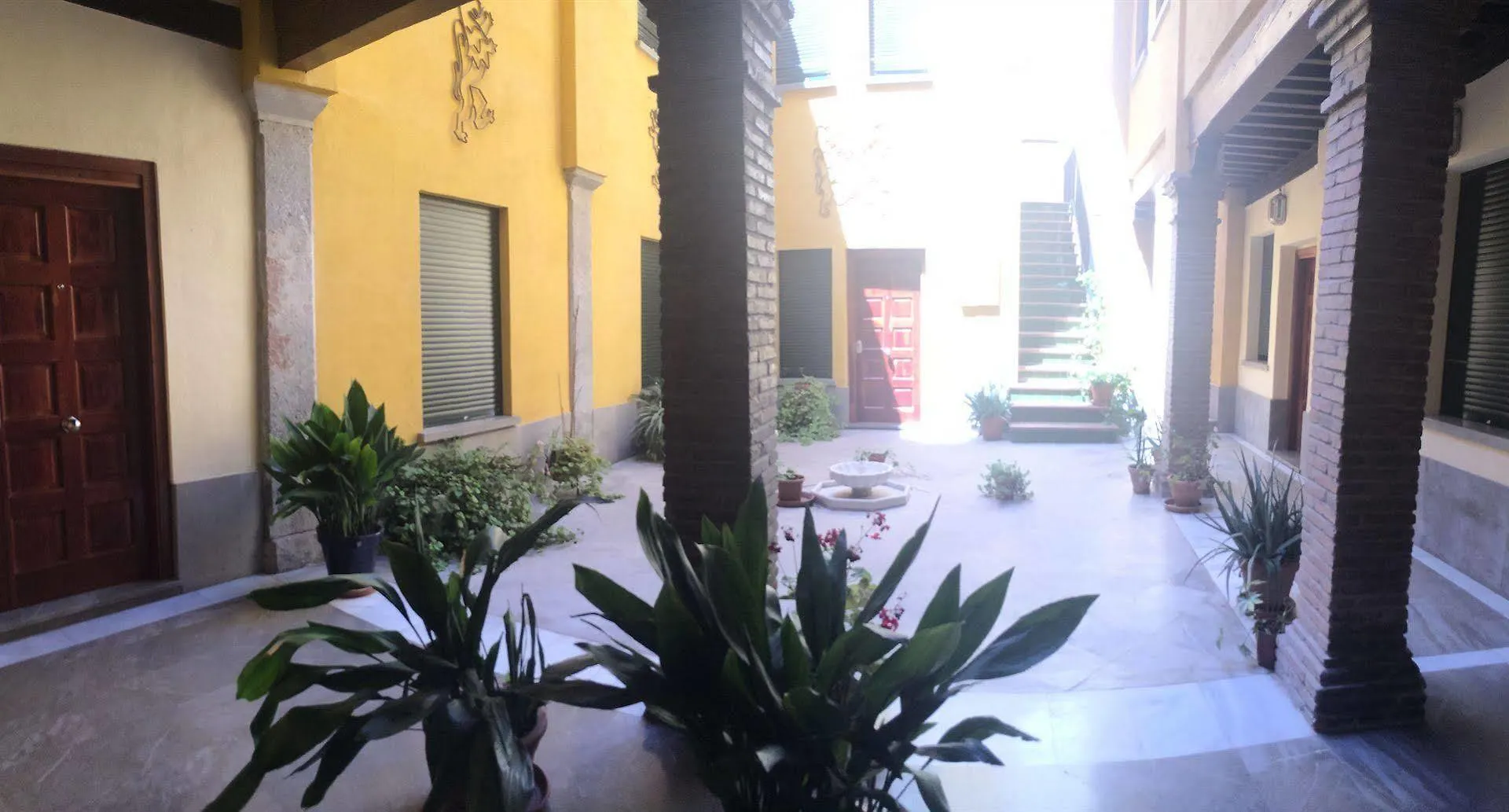 Viviendas Turisticas Vacacionales Puerta Real Granada Hotell