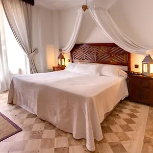 2* Hotel Boutique Reina Mora