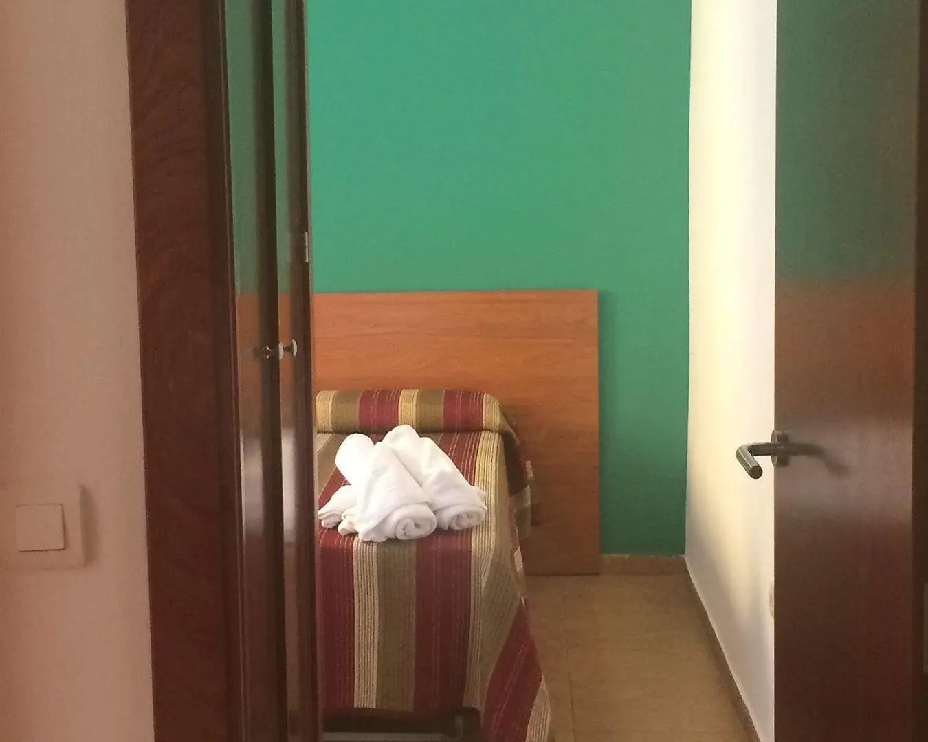 Viviendas Turisticas Vacacionales Puerta Real Granada Hotel